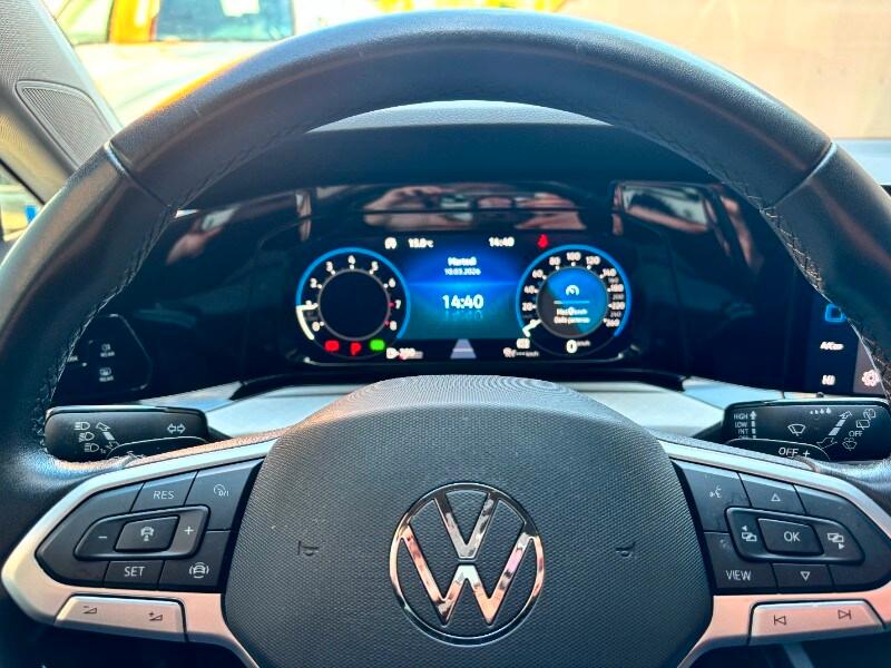 VOLKSWAGEN Golf 8ª serie Golf 1.0 eTSI EVO DSG...