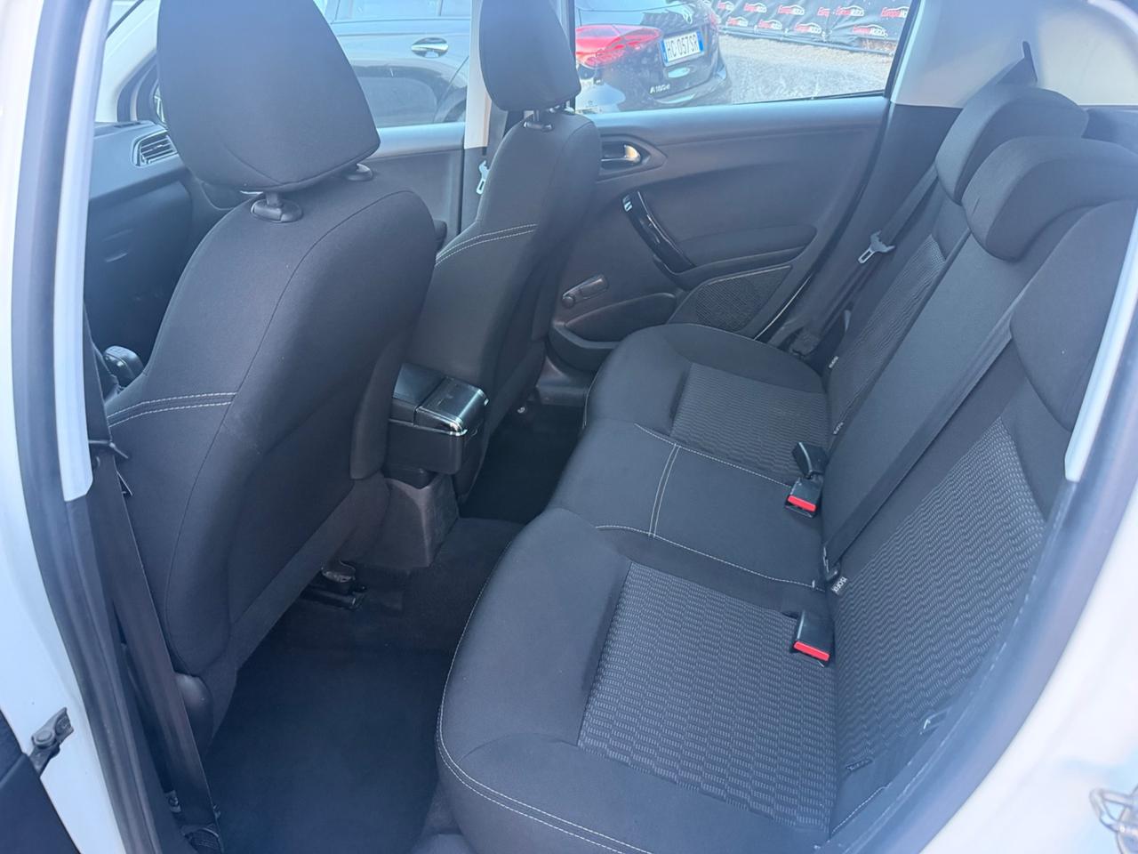 Peugeot 208 PureTech 82 5p. GPL Allure