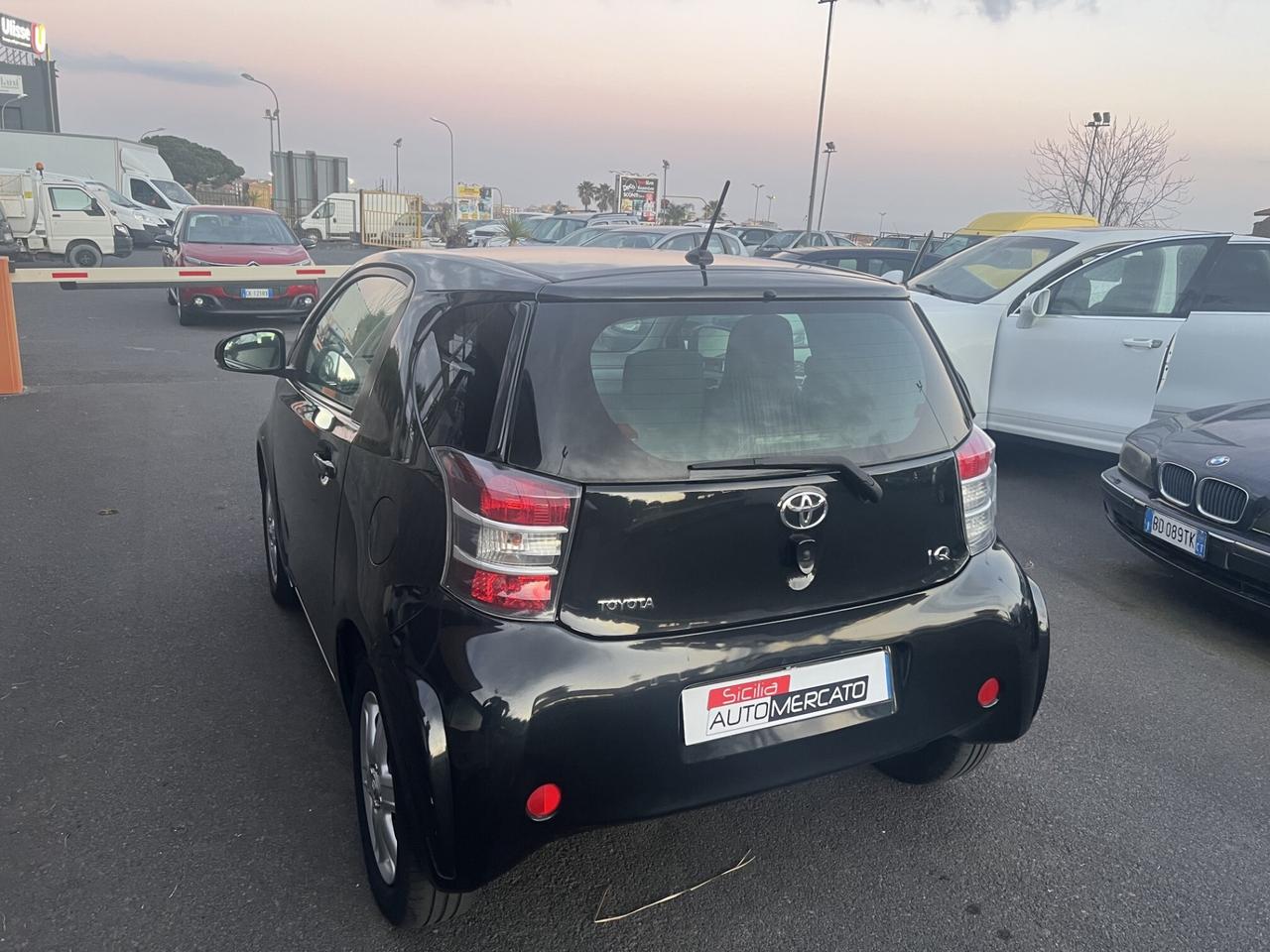 toyota iq automatica colore nera benzina come nuov