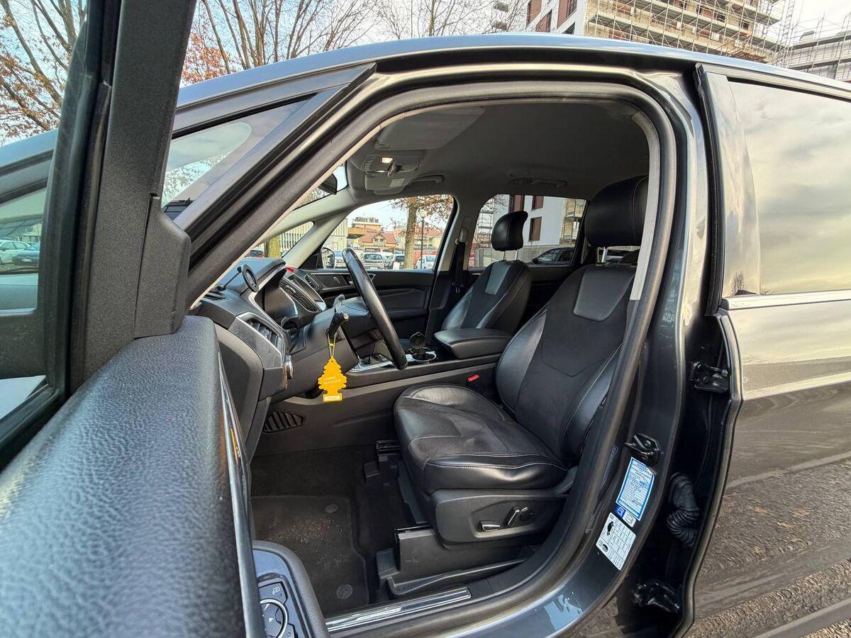 Ford Galaxy 2.0 tdci Titanium Business s&s 150cv 7 POSTI!