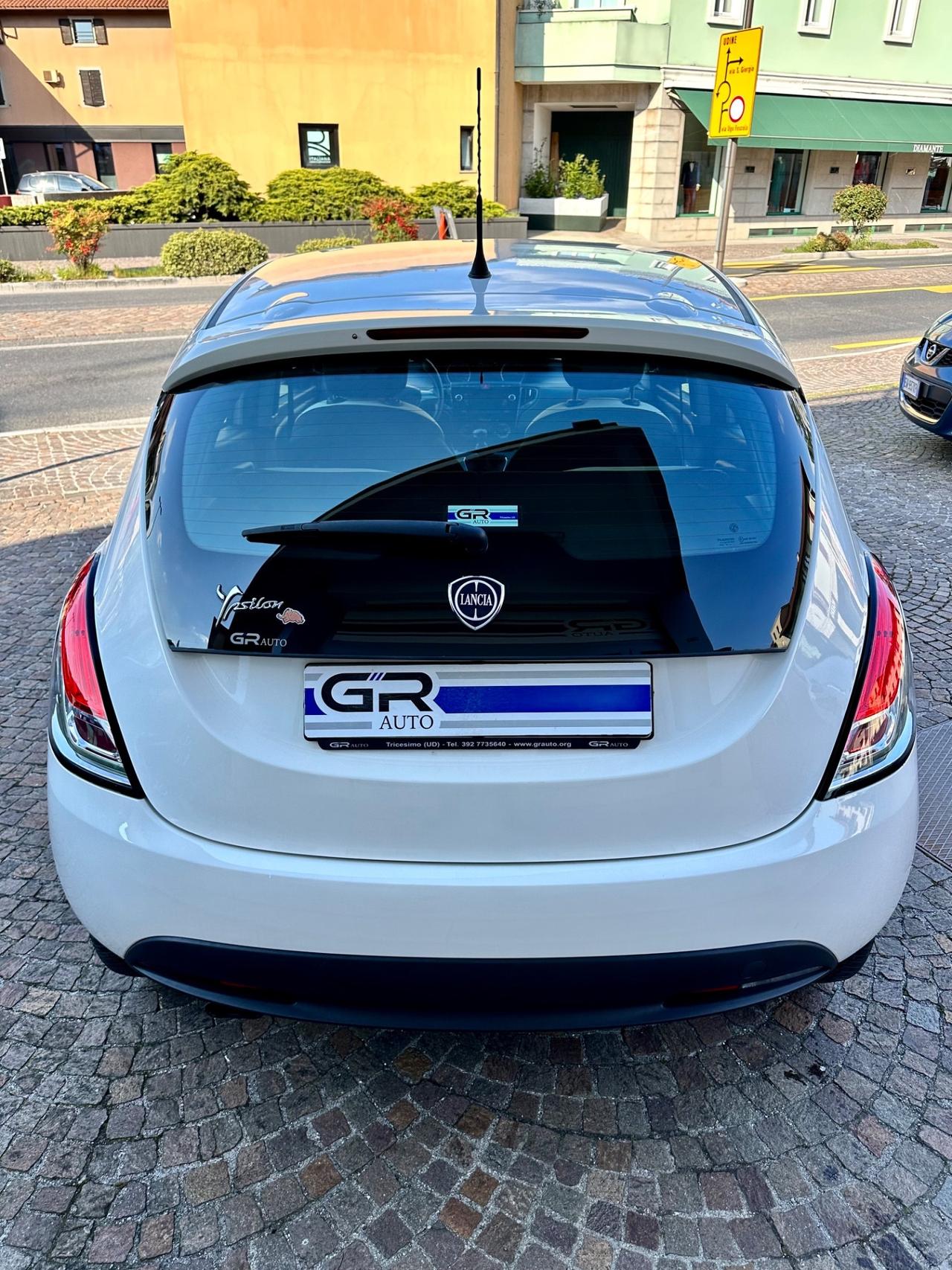 Lancia Ypsilon 1.2bz 69Cv 5P - Neopatentati