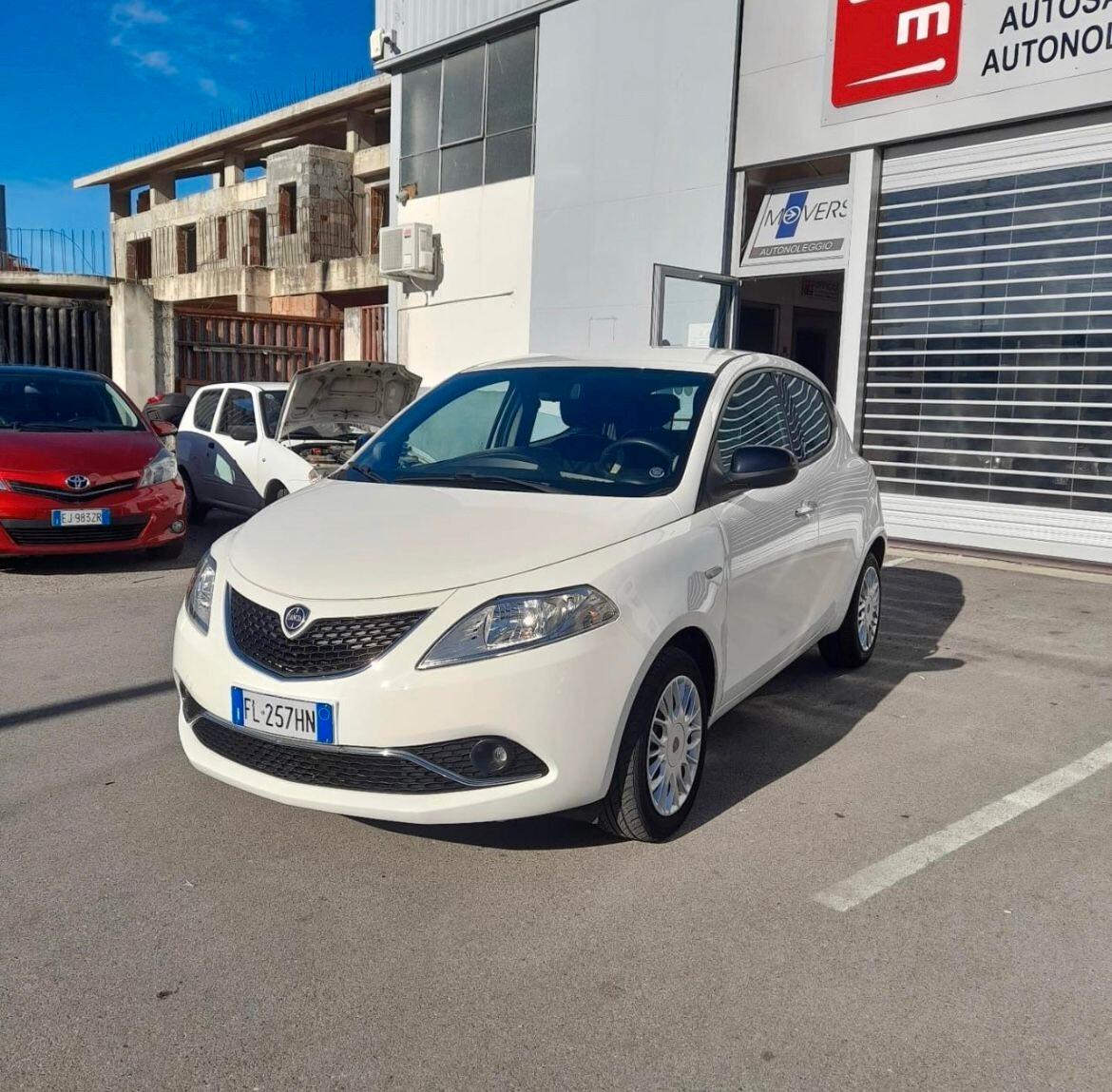 Lancia Ypsilon 1.2 69 CV 5 porte Gold