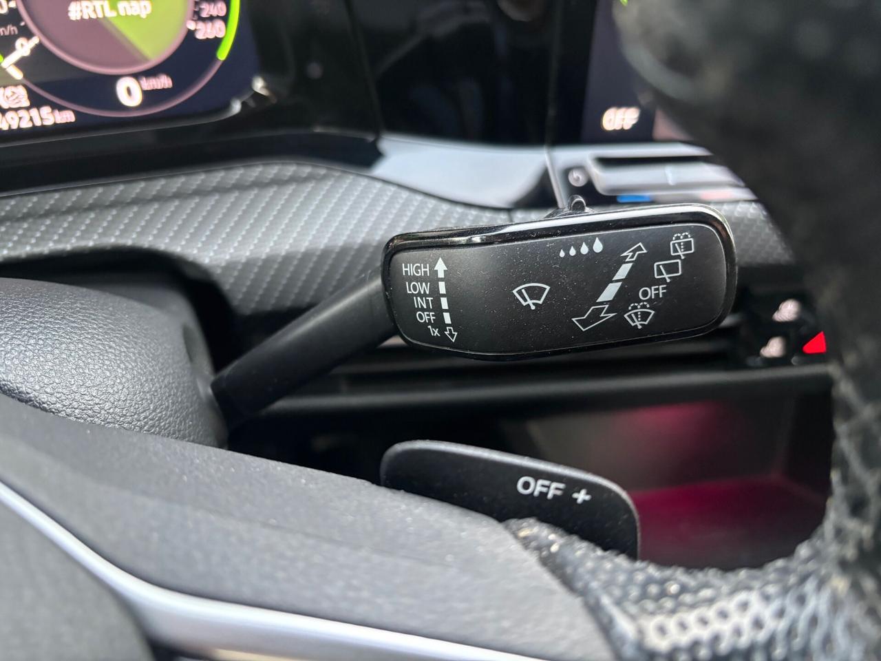 Volkswagen Golf 1.5 eTSI 130 CV EVO ACT DSG R-Line