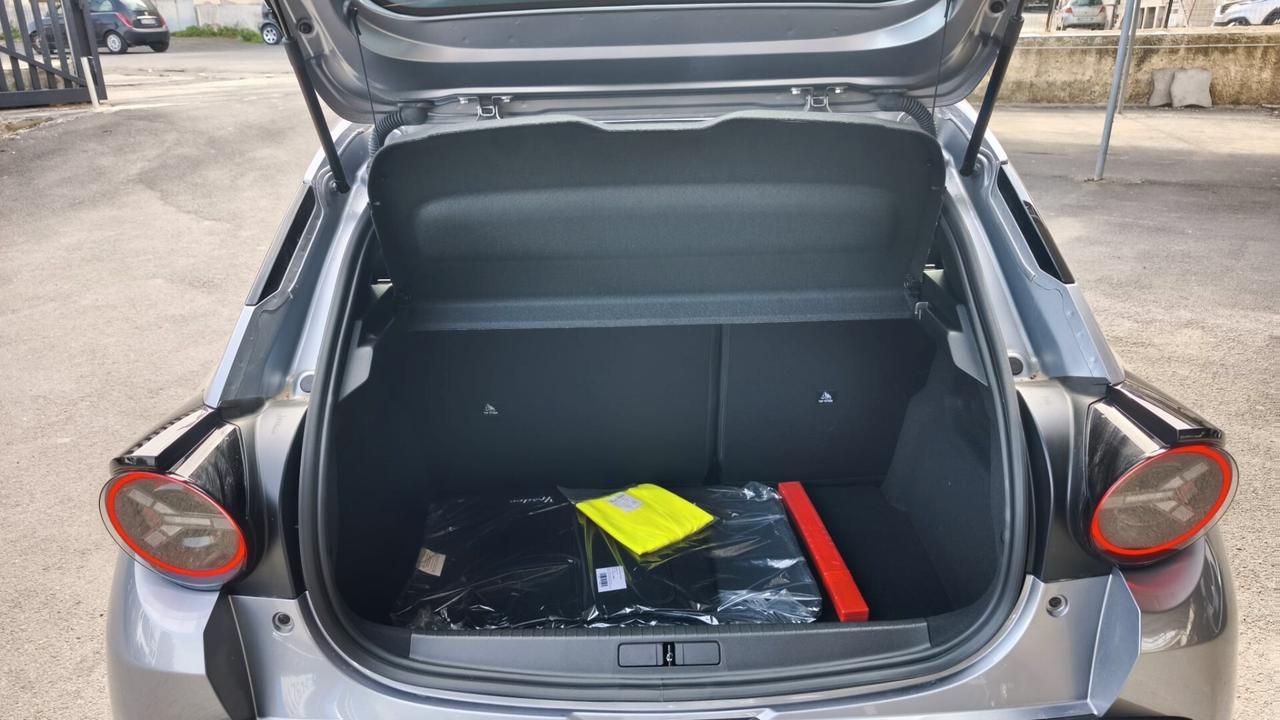 Lancia Ypsilon Hybrid e-DCT
