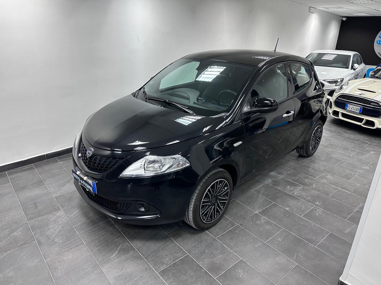 Lancia Ypsilon 1.0 FireFly 5 porte S&S Hybryd Gold