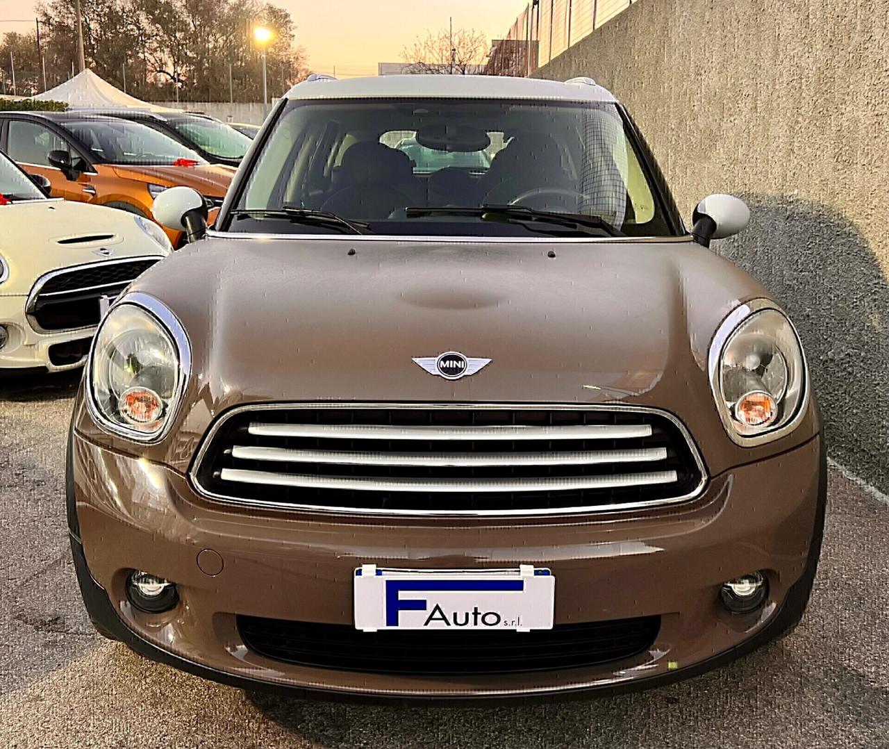 Mini Cooper D Countryman 1.6 ,cerchi in lega ,clima,ecc.