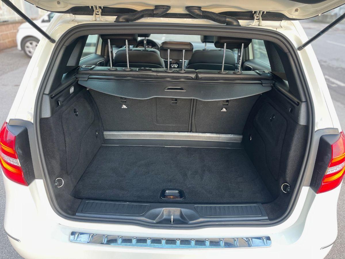 MERCEDES - Classe B - 180 Premium