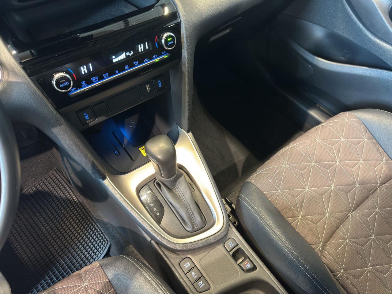 Toyota Yaris Cross 1.5h Lounge fwd 116cv e-cvt