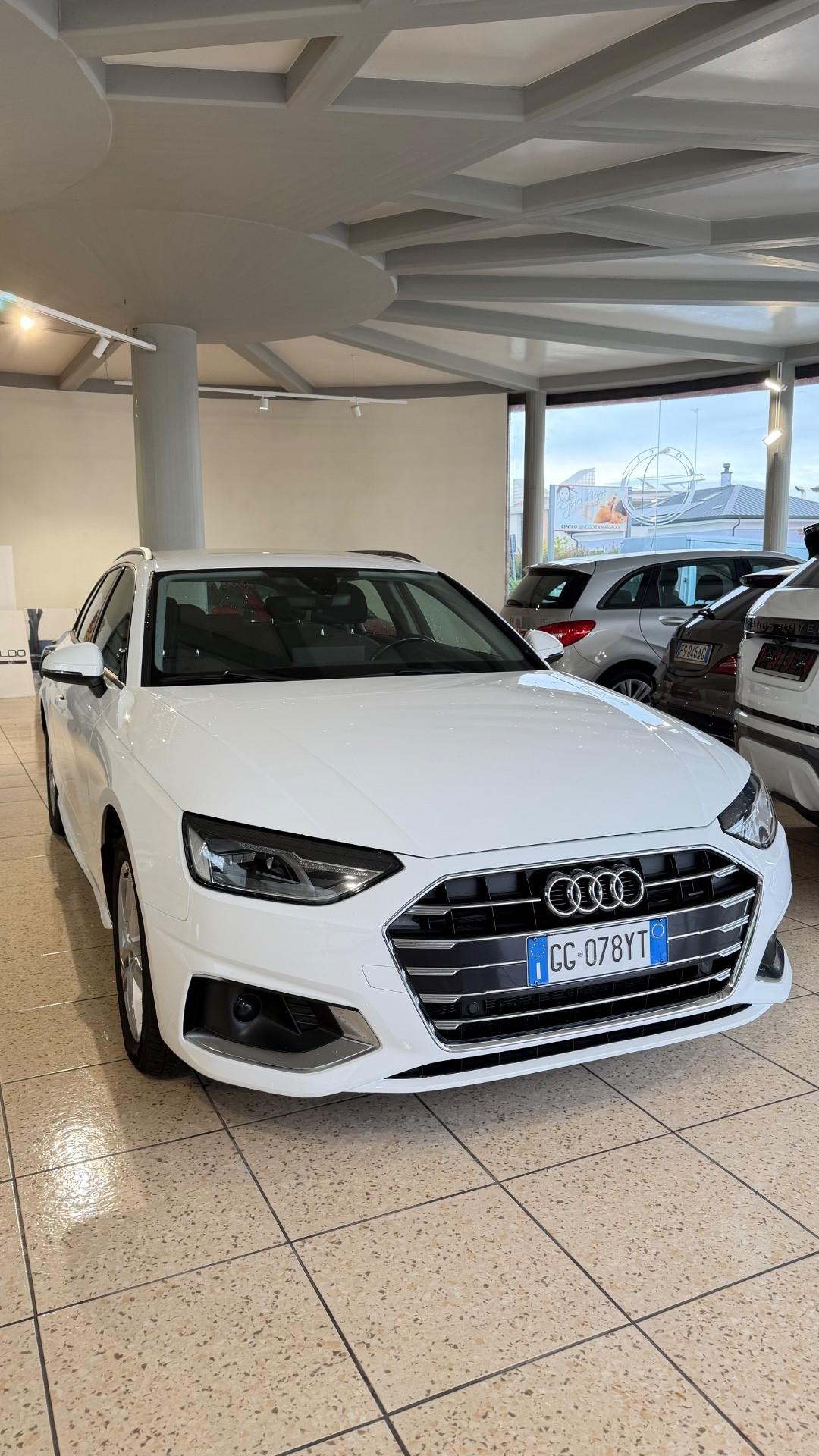 Audi A4 Avant 30 TDI S line edition