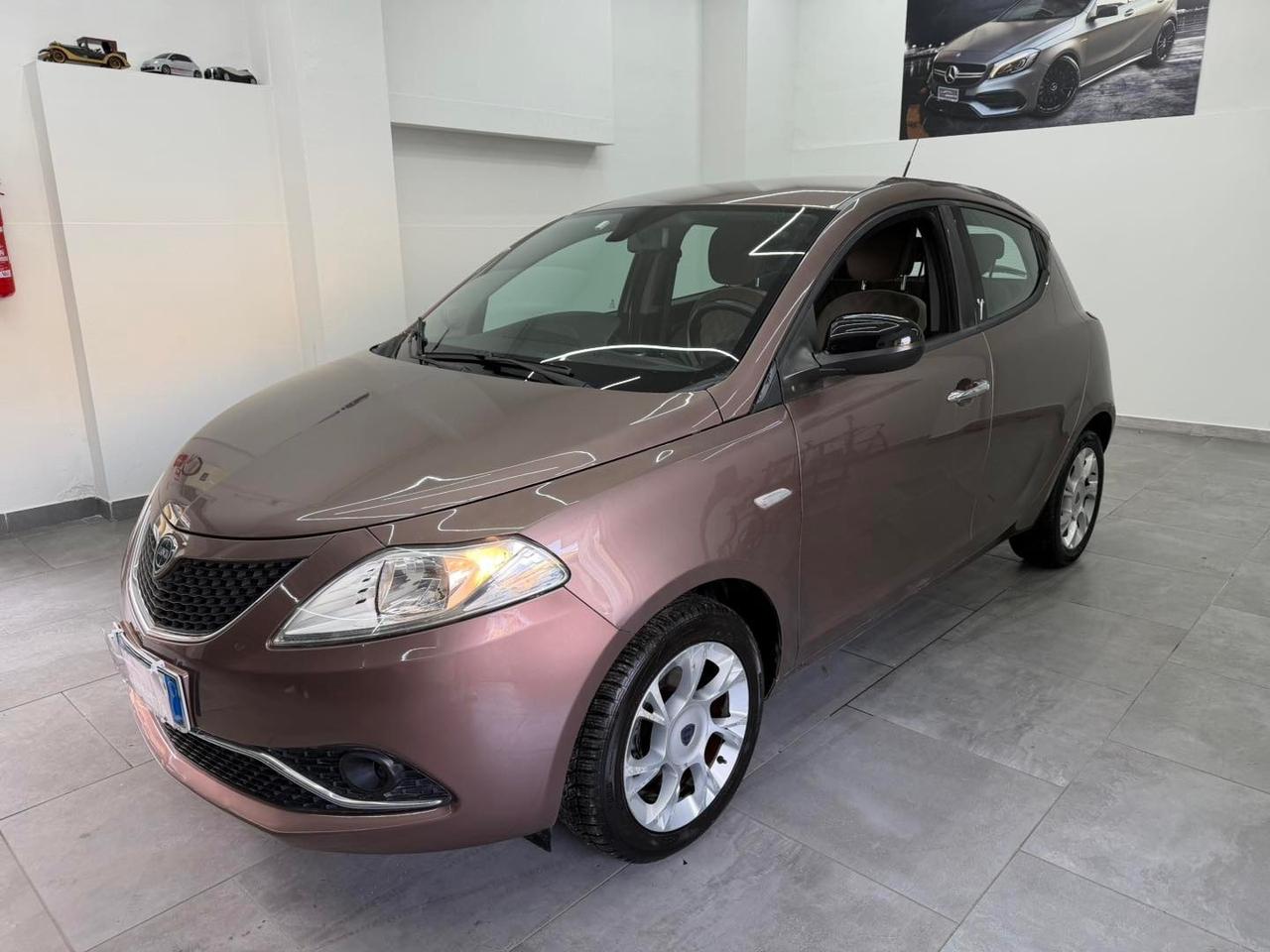 Lancia Ypsilon 1.2 69 CV 5 porte Gold 2016
