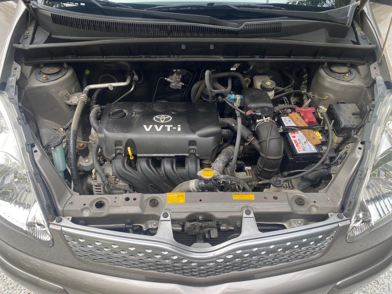 Toyota Yaris Verso 1.3i 16V cat Sol '03 NEOPATENTATI!!!