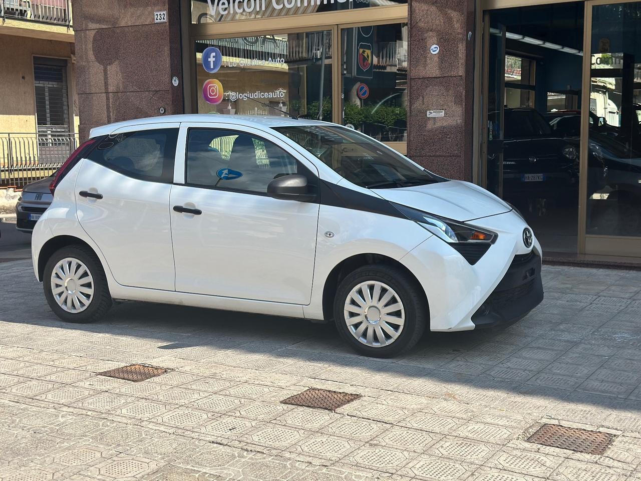 Toyota Aygo Connect 1.0 VVT-i 72 CV 5 porte x-play