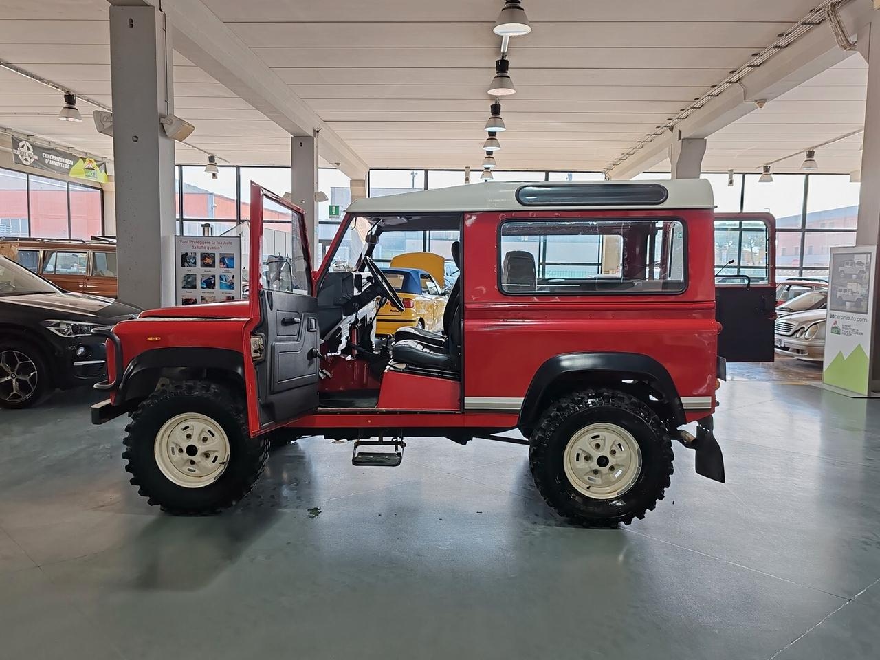 Land Rover Defender 90 turbodiesel Station Wagon County