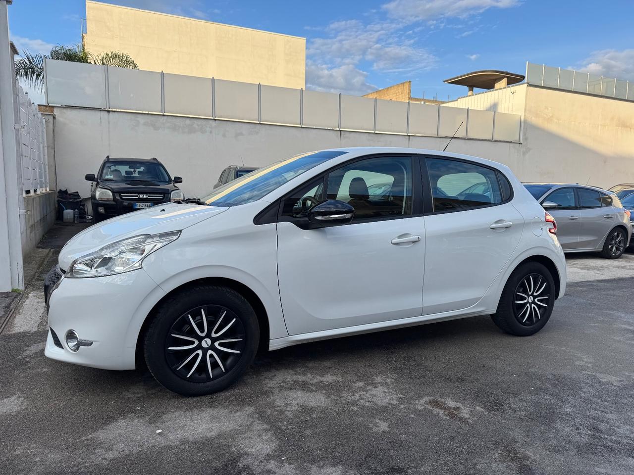 Peugeot 208 1.2 BENZINA 82CV Active 11/2013