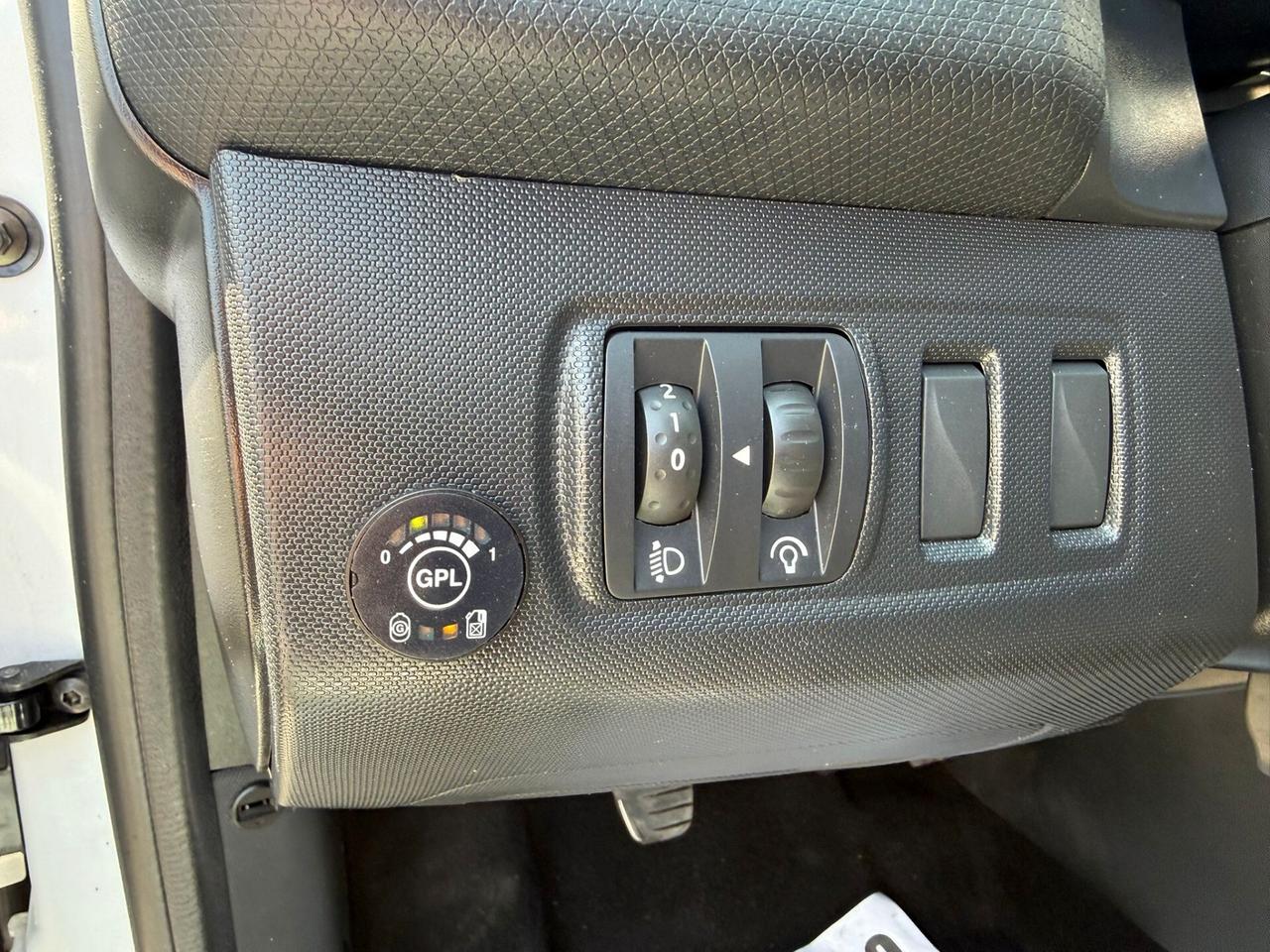 Renault Clio 1.2 75CV GPL 5 porte Wave