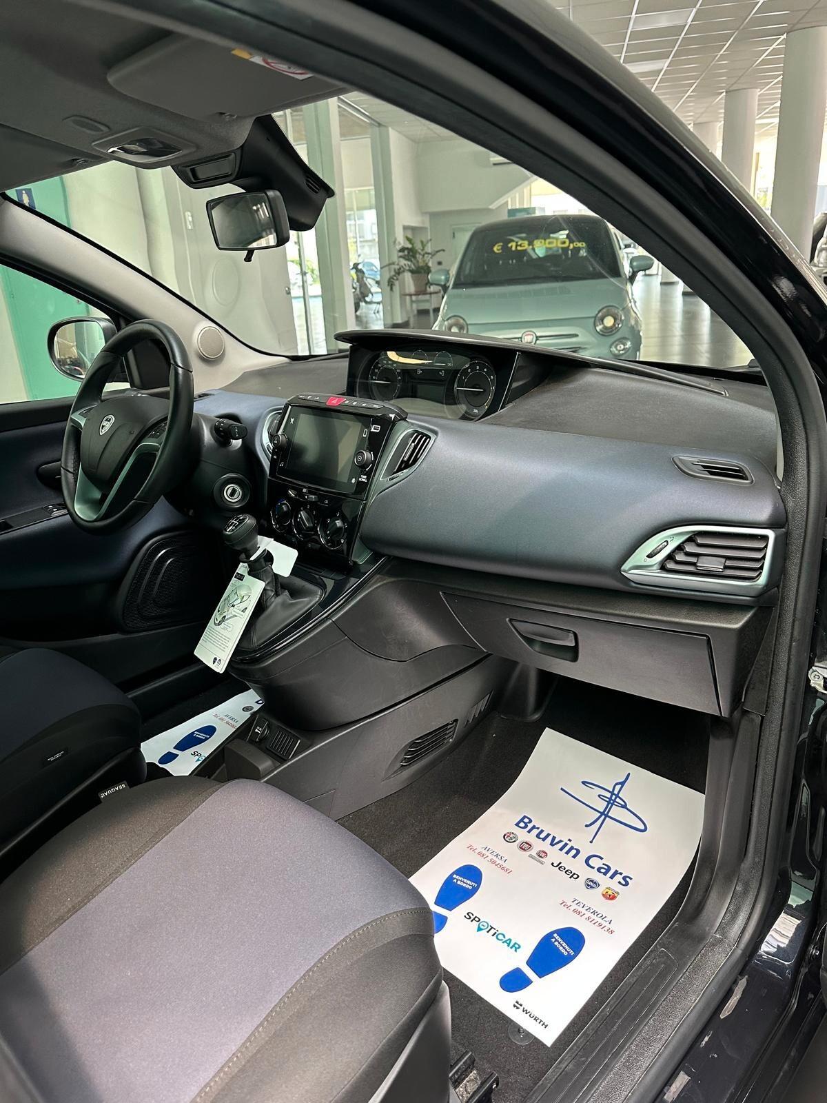 Lancia Ypsilon 1.0 FireFly 5 porte S&S Hybrid Platino