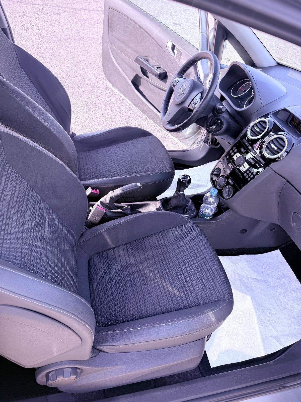 Opel Corsa 1.4 16V 3 porte b-color Ok neopatentati