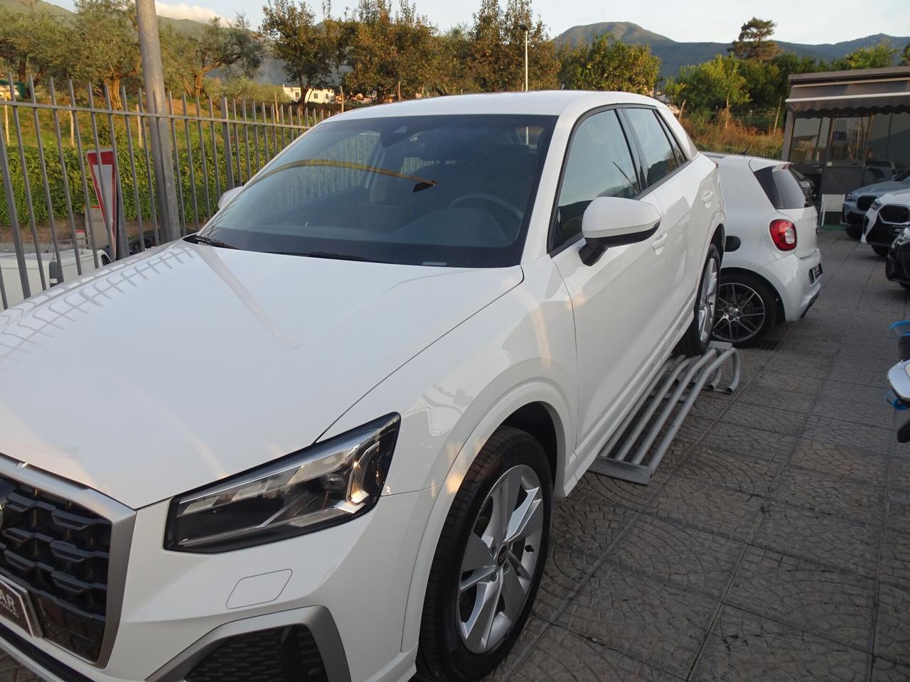 Audi Q2 35 TDI S tronic Identity Black