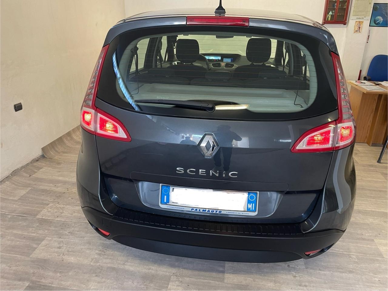 Renault Scénic X-Mod 1.6 110CV Dynamique Distribuzione