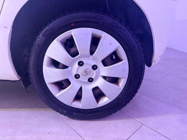 TOYOTA Yaris 1.0 5 porte Now