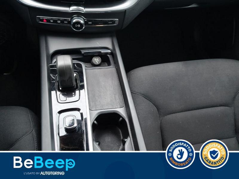 Volvo XC60 2.0 B4 MOMENTUM PRO AUTO