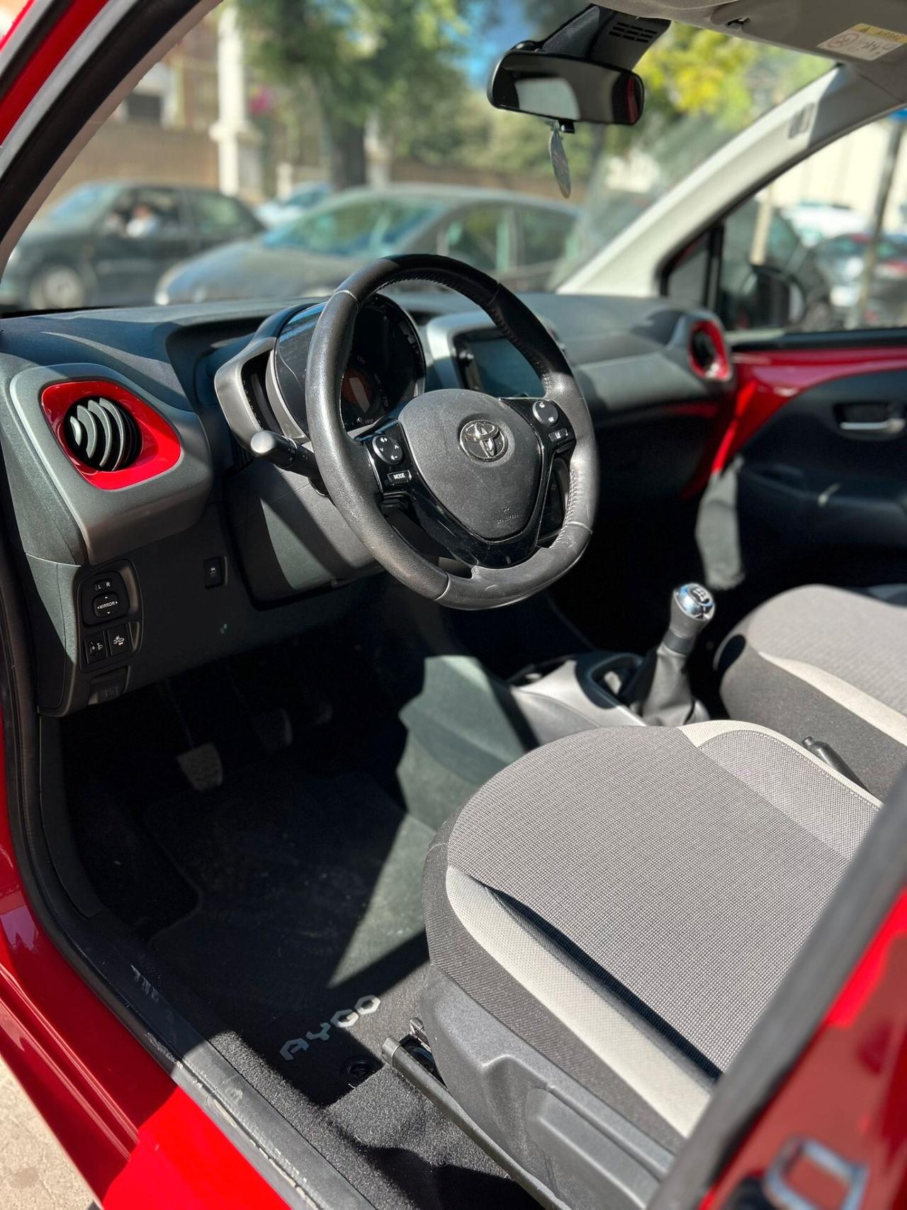 Toyota Aygo Connect 1.0 VVT-i 72 CV 5 porte x-clusiv