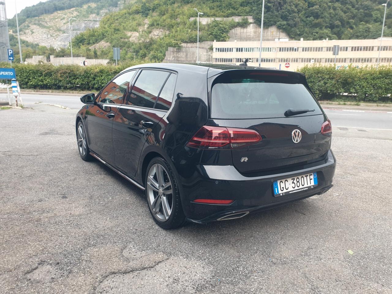 Volkswagen Golf 2.0 TDI DSG 5p. R LINE