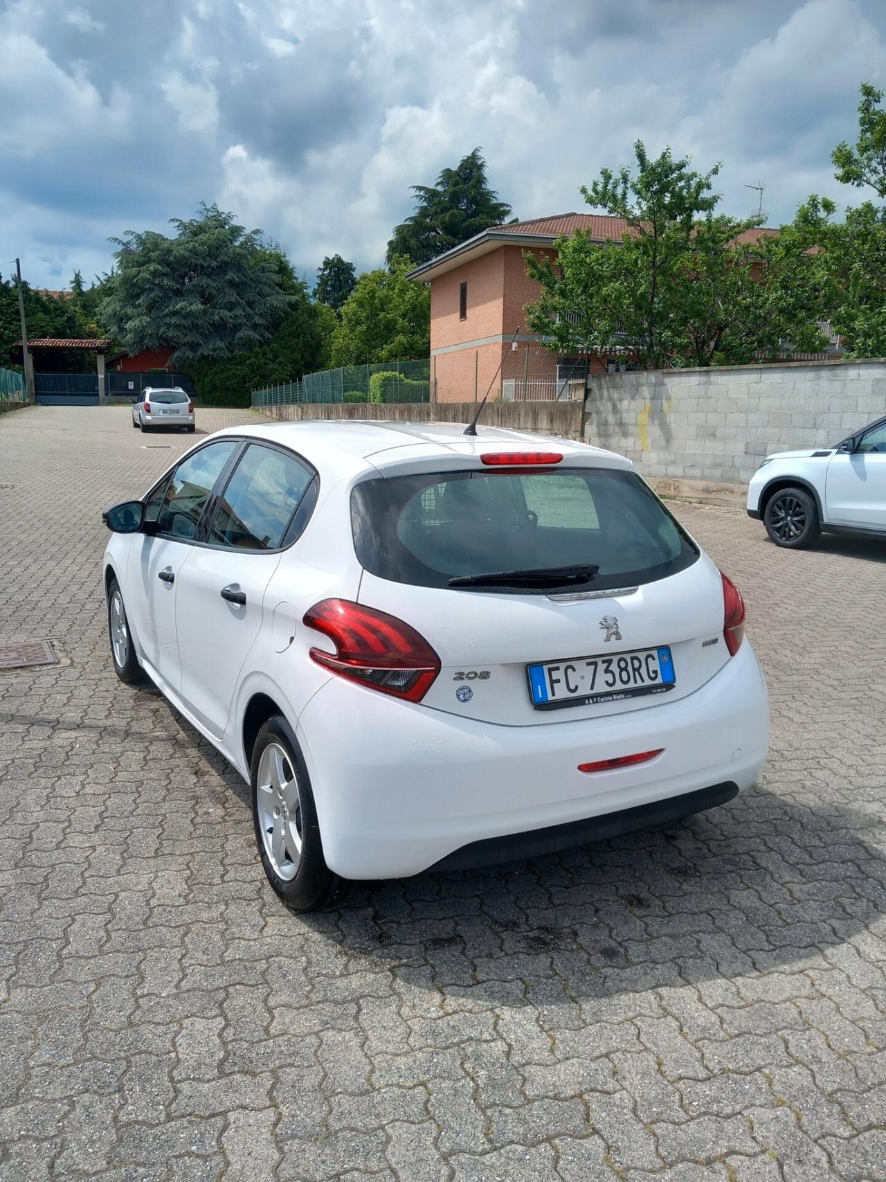 PEUGEOT 208 AUTOCARRO