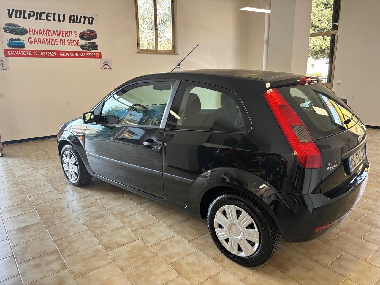 FORD FIESTA ANNO 2005 DS 1.4 ADATTA NEOPATENTATI KM 200 MILA