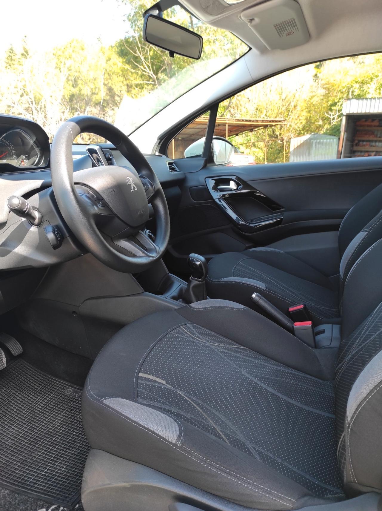 Peugeot 208 1.6 e-HDi 92 CV Stop&Start 3 porte Allure