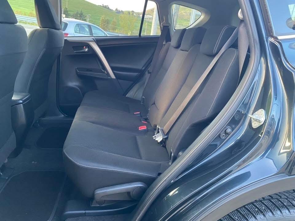 Toyota RAV 4 RAV4 2.0 D-4D 4X4 GANCIO DI TRAINO Lounge