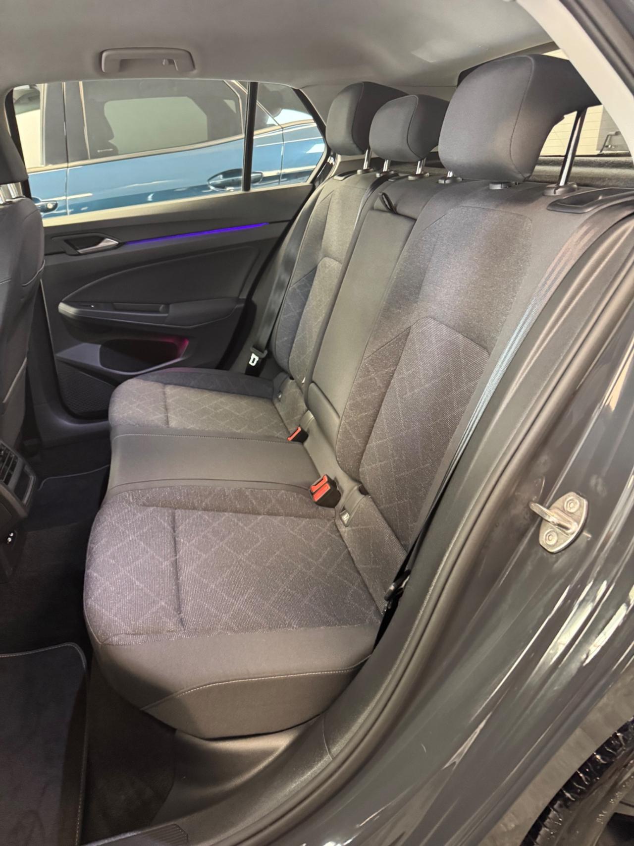 Volkswagen Golf 8 2.0 TDI R-Line Finanziabile