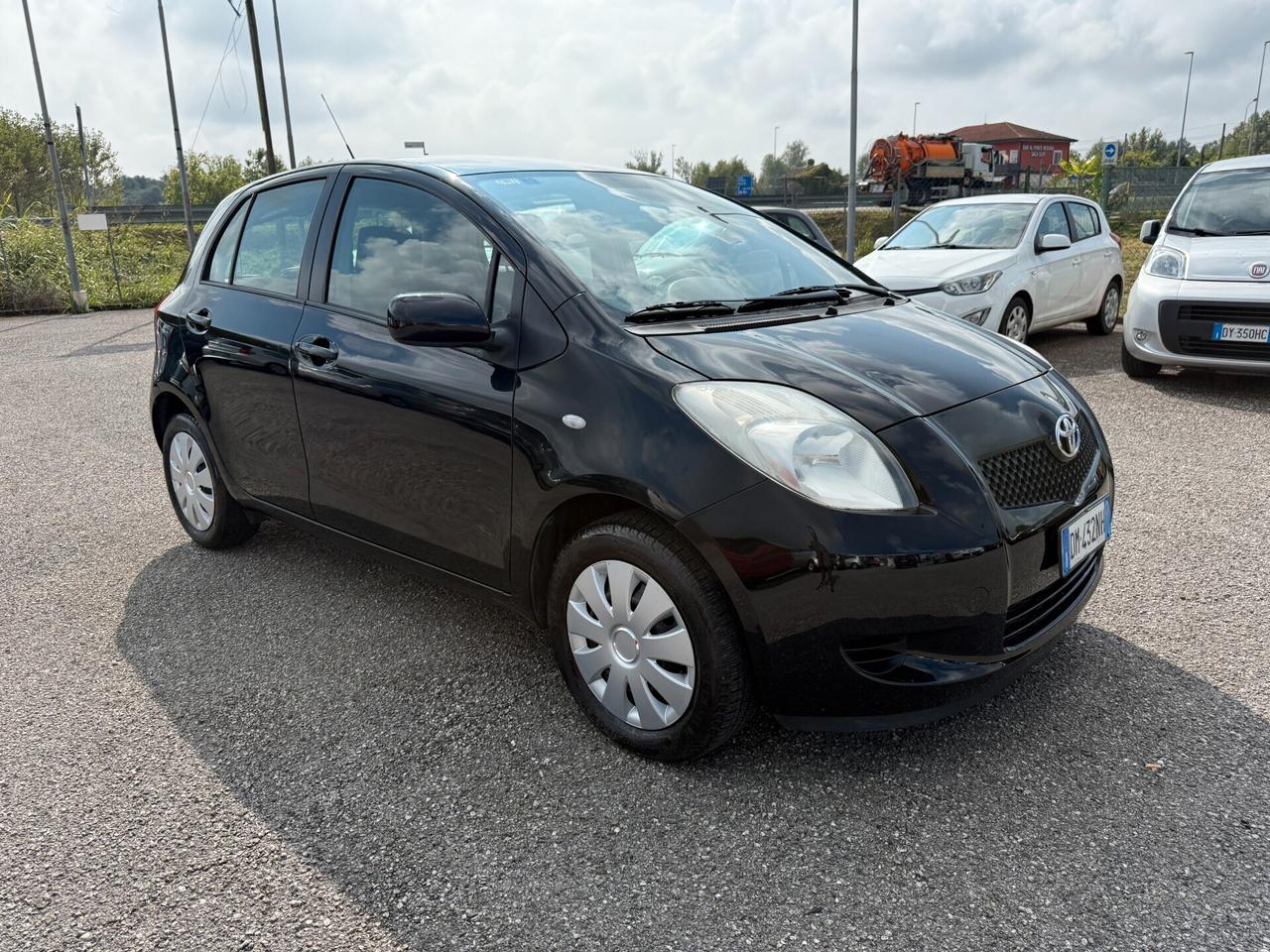 Toyota Yaris 1.0 5 porte