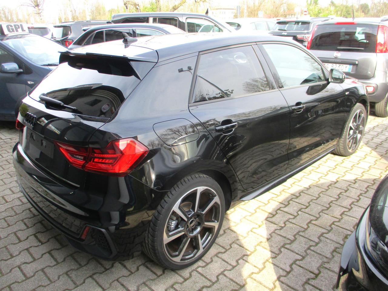Audi A1 Sportback 30 1.0 tfsi Identity Black 116cv s-tronic