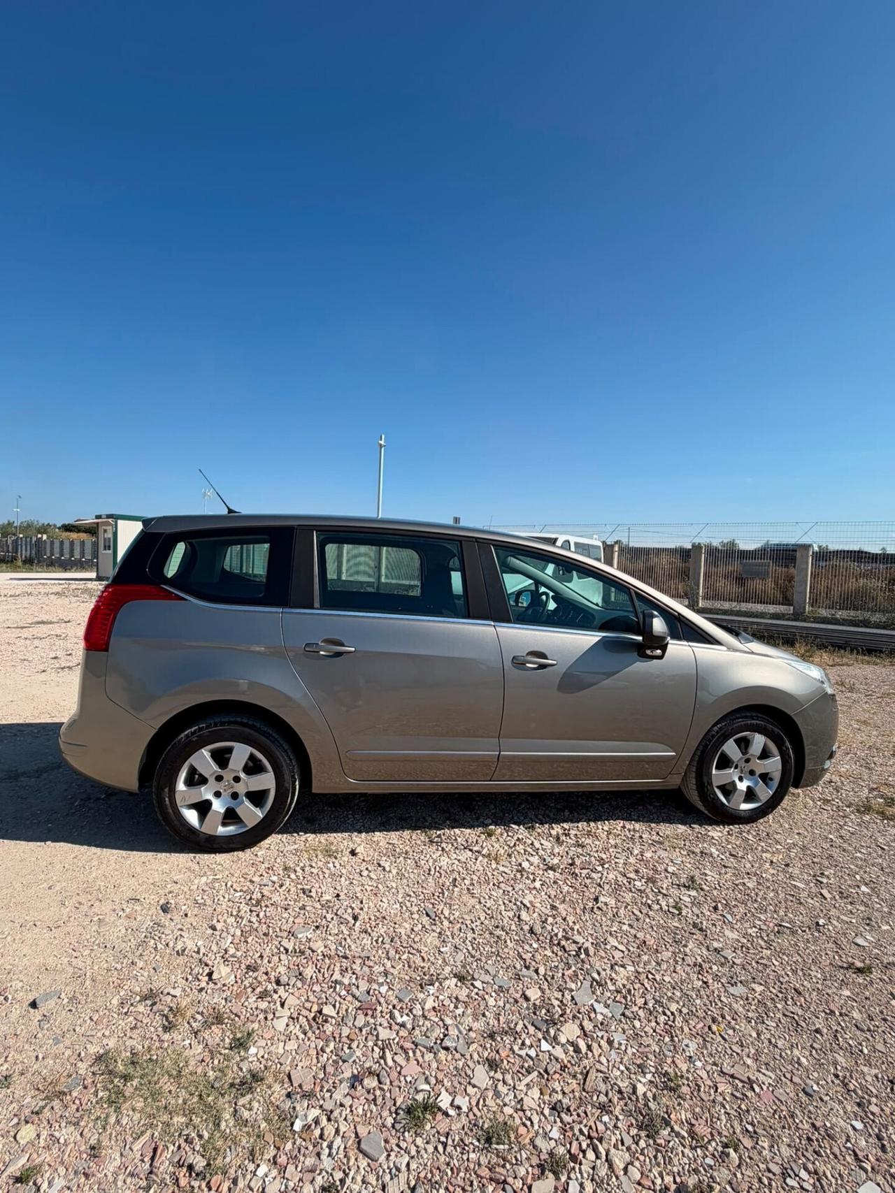 Peugeot 5008 1.6 HDi 115CV Business