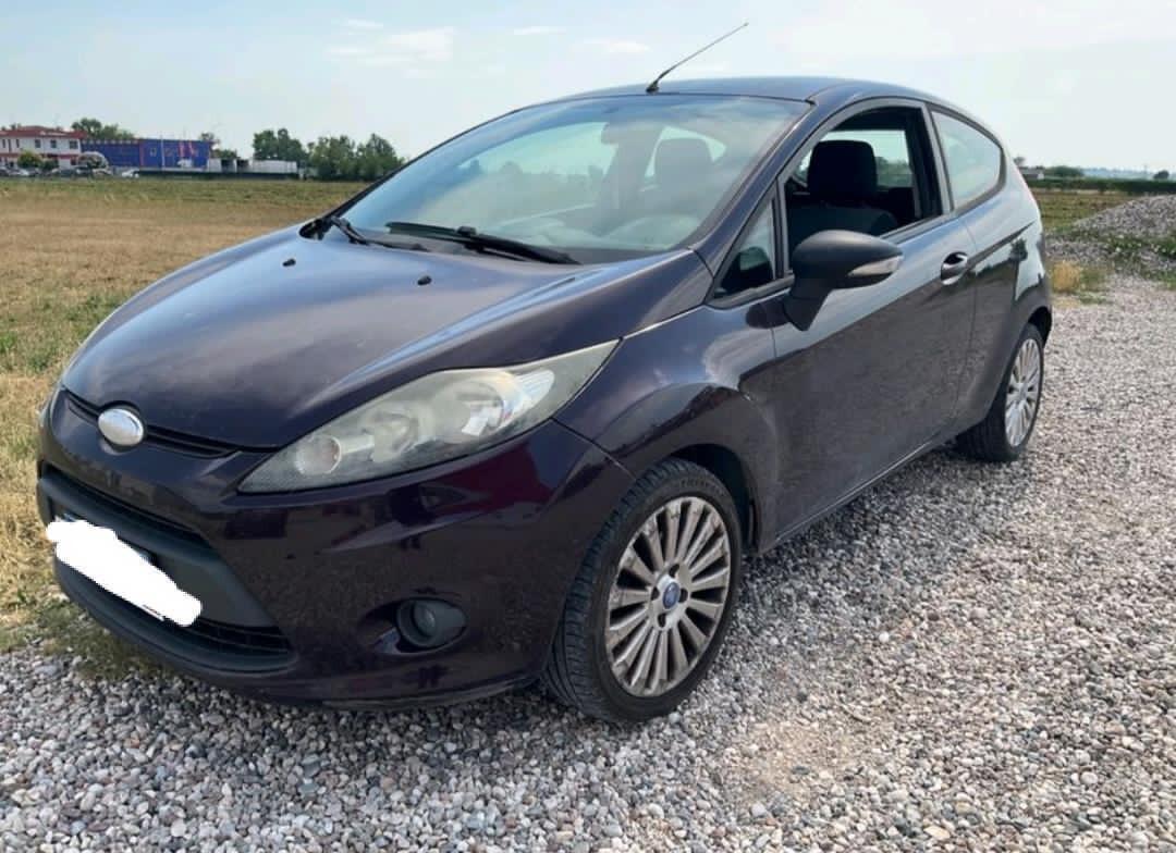 Ford Fiesta 1.4 TDCi 70CV 5 porte Titanium