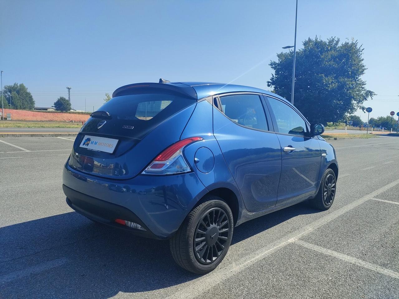 LANCIA Ypsilon 1.0 Firefly Hybrid Silver s&s 70cv