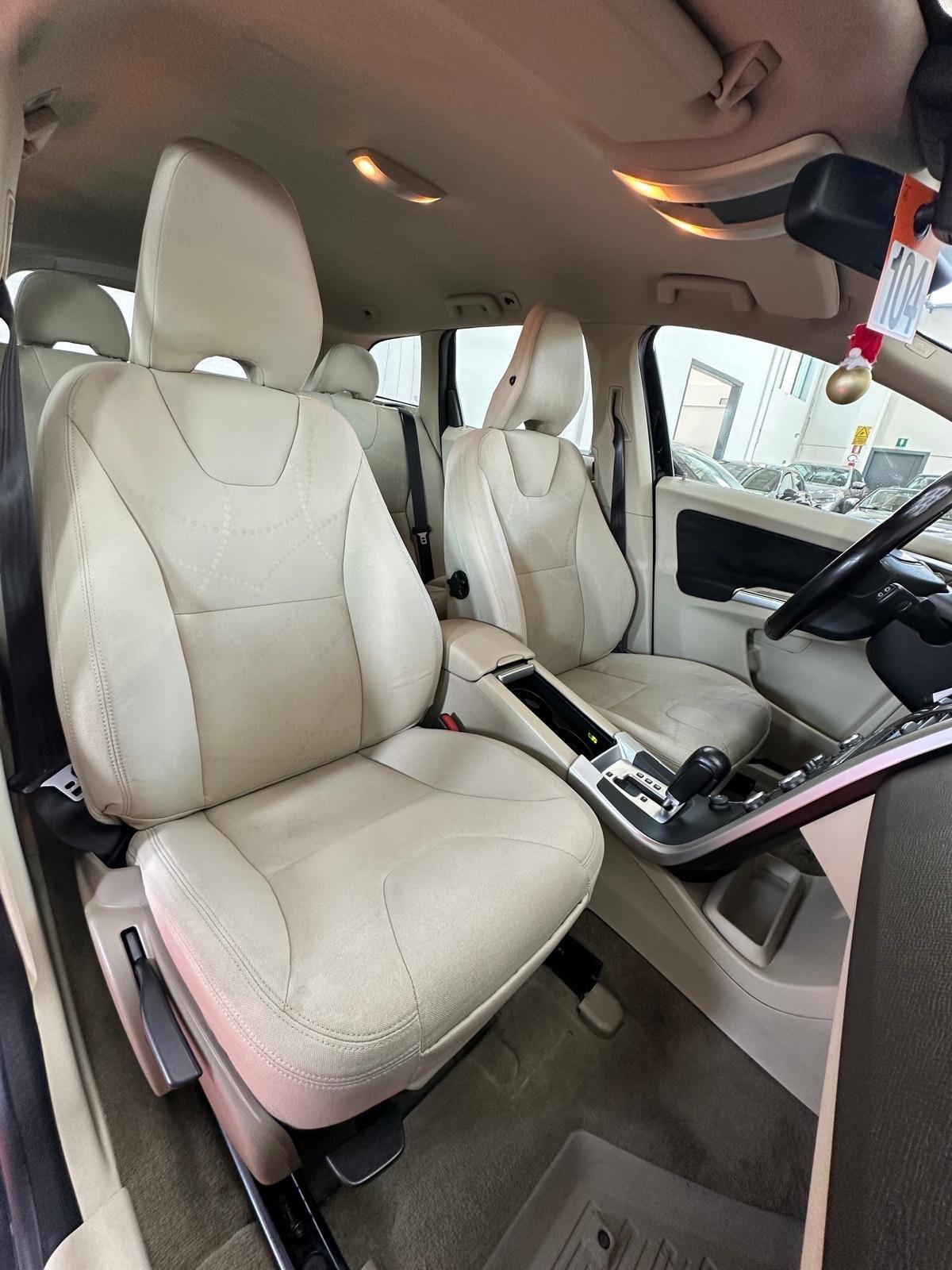 Volvo XC 60 XC60 D5 AWD Geartronic Momentum