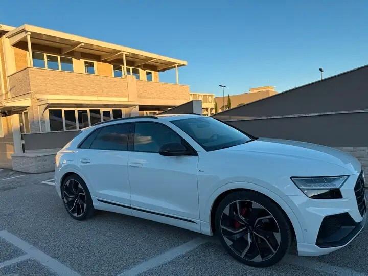 Audi Q8 50TDI 286CV COMPETITION BANG&OLUFSEN 23" CARBONIO