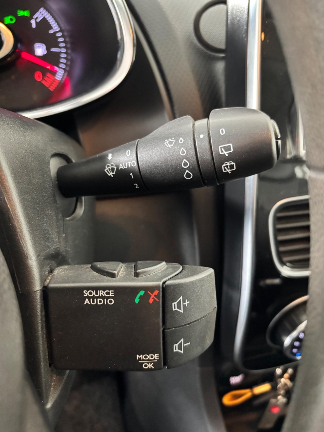 Renault Clio TCe 12V 90 CV 5 porte Moschino Intens