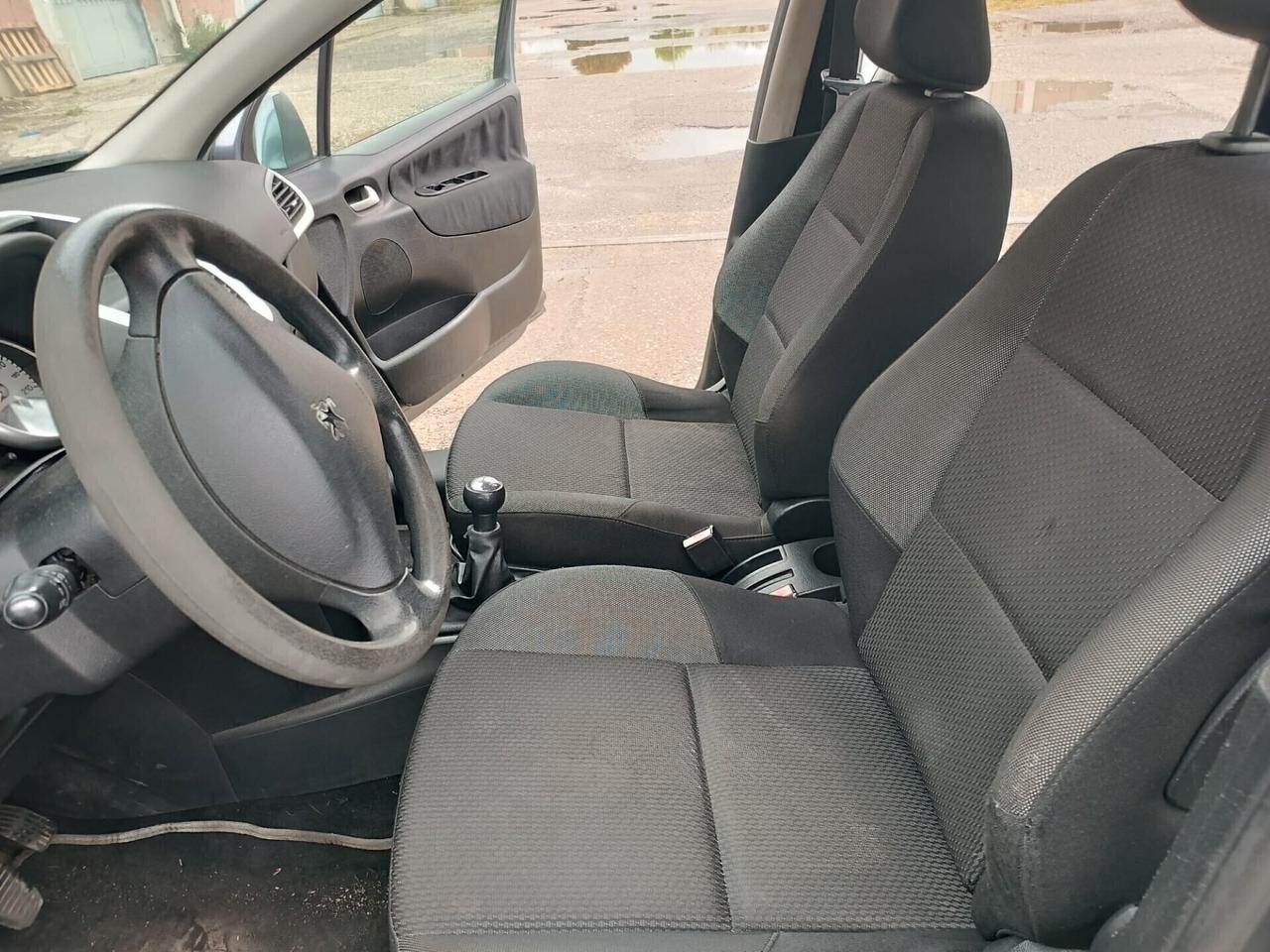 Peugeot 207 2009---1.4 Benzina GPL Neopatentati