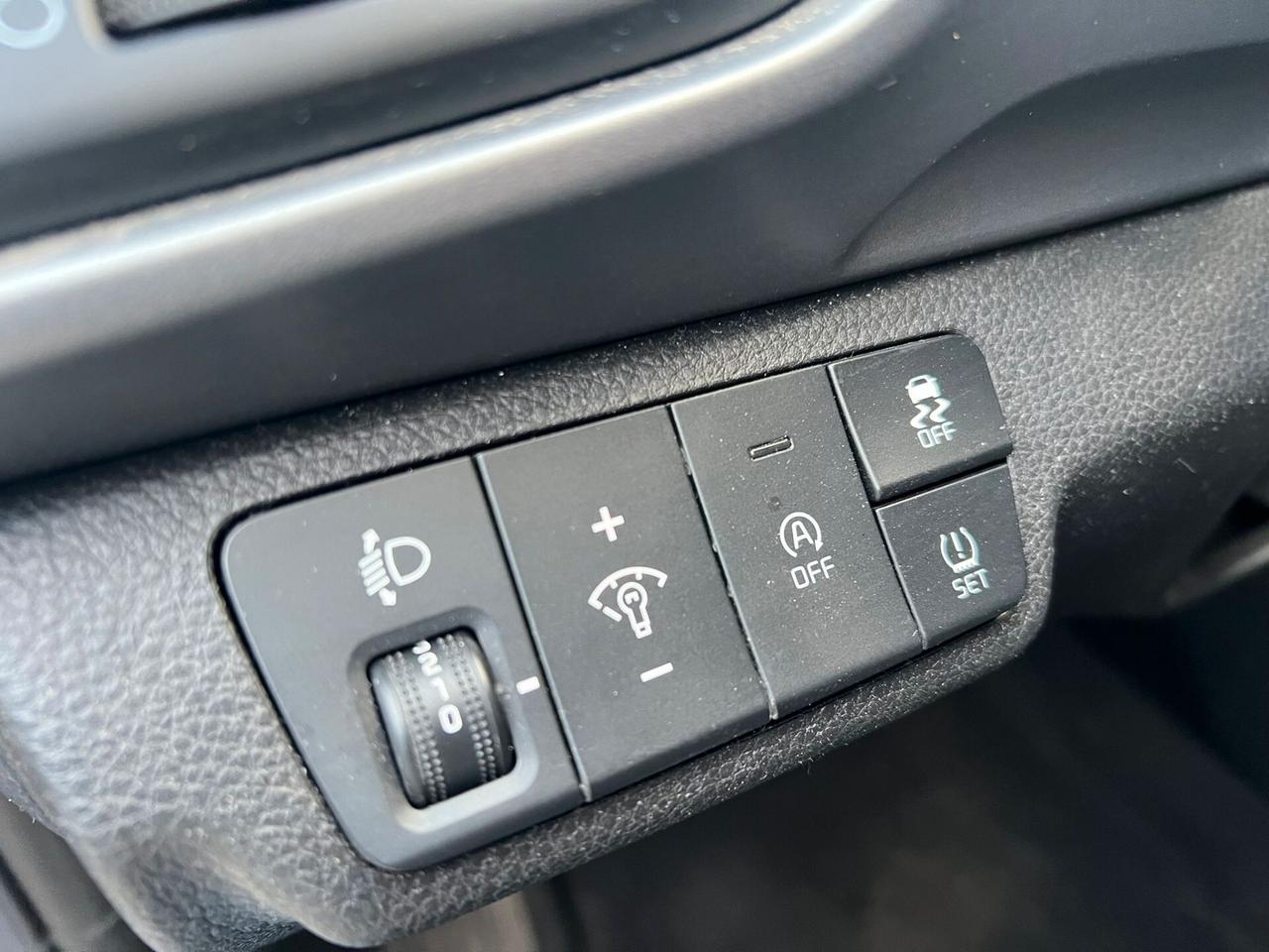 Kia Stonic 1.2 DPI Urban * 36.000 KM