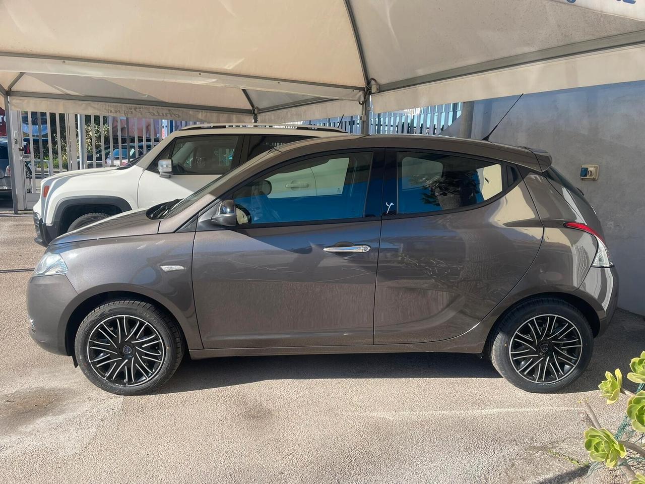 Lancia Ypsilon 0.9 TwinAir 85 CV Platinum automatica