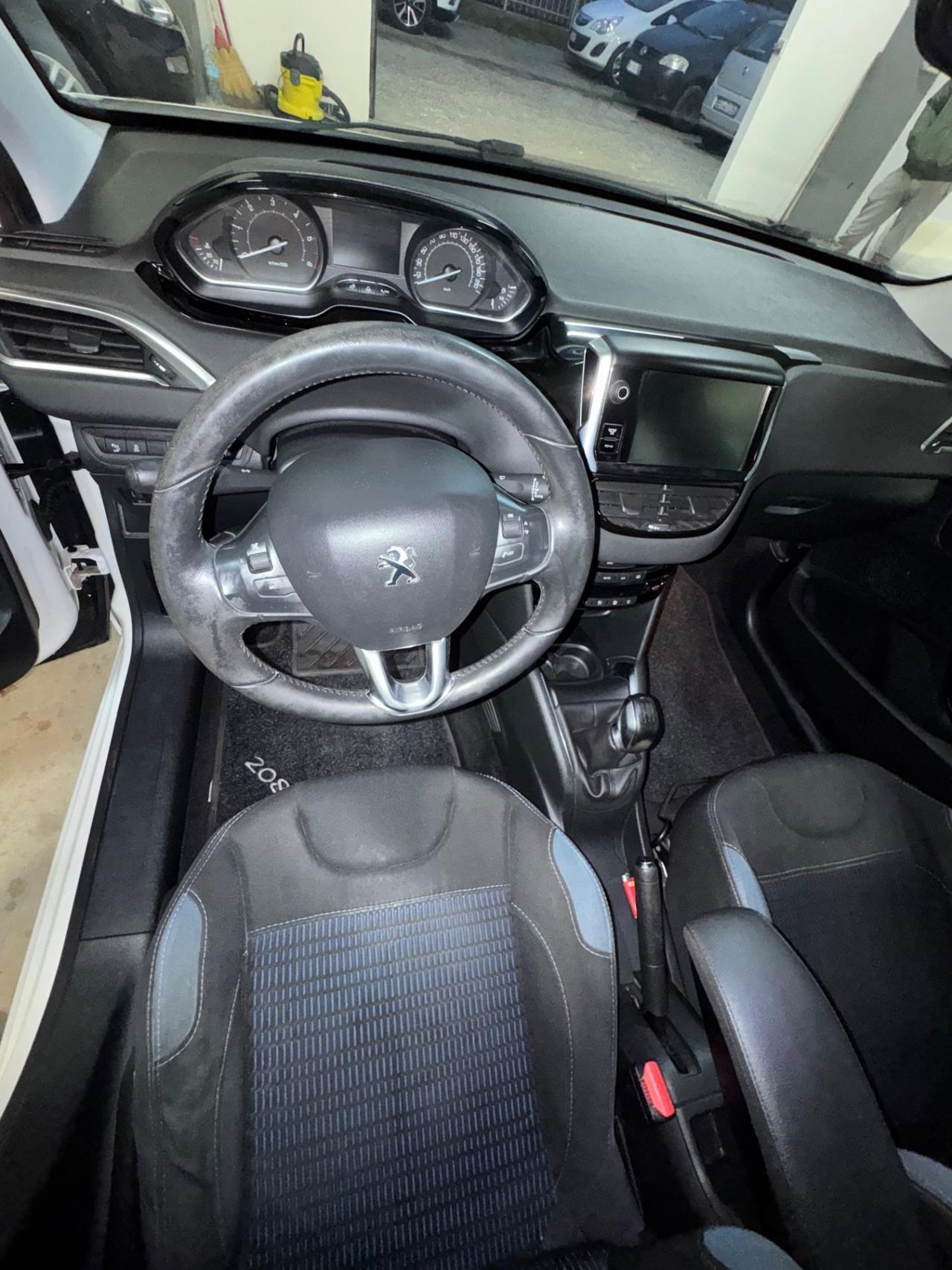 Peugeot 208 1.4 HDi 68 CV 5 porte Allure