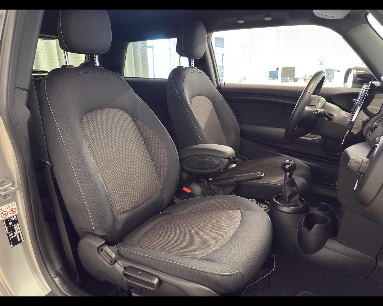 MINI Mini 4ª serie (F56) - Mini 1.5 Cooper Essential