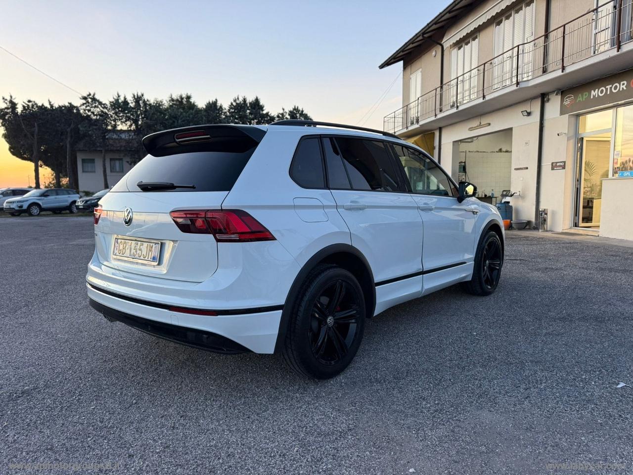 VOLKSWAGEN Tiguan 2.0 TDI 150CV SCR DSG R-Line BLUEMOTION TECHNOLOGY