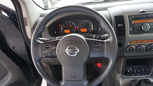 NISSAN Pathfinder 2.5 dCi LE