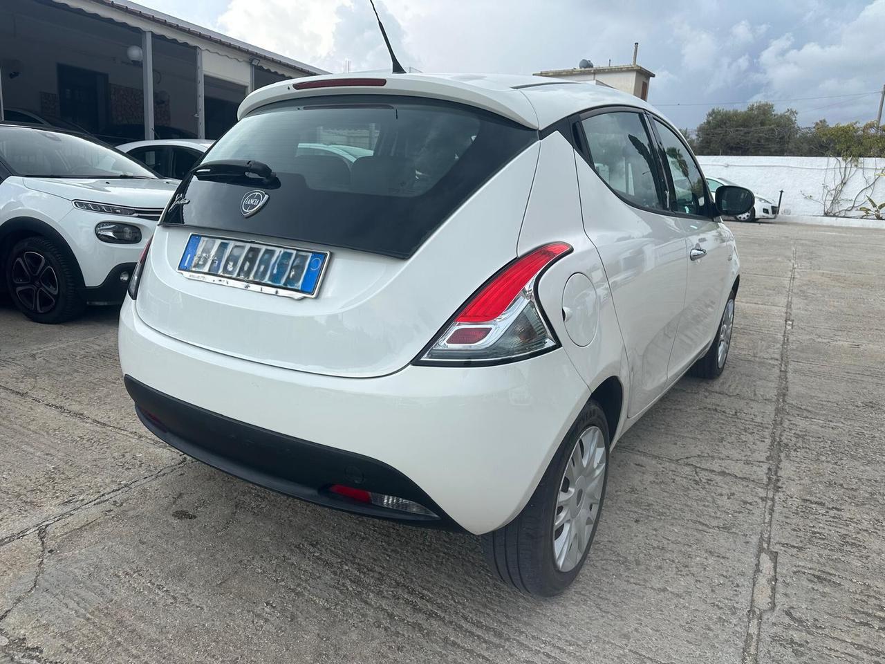 Lancia Ypsilon 1.2 Silver (2015) | OK NEOPATENTATI - Elegante e Accessibile