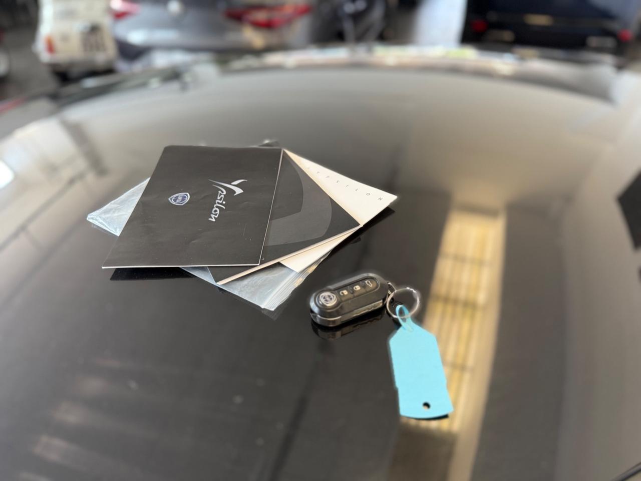 Lancia Ypsilon 1.0 FireFly 5 porte S&S Hybrid Silver
