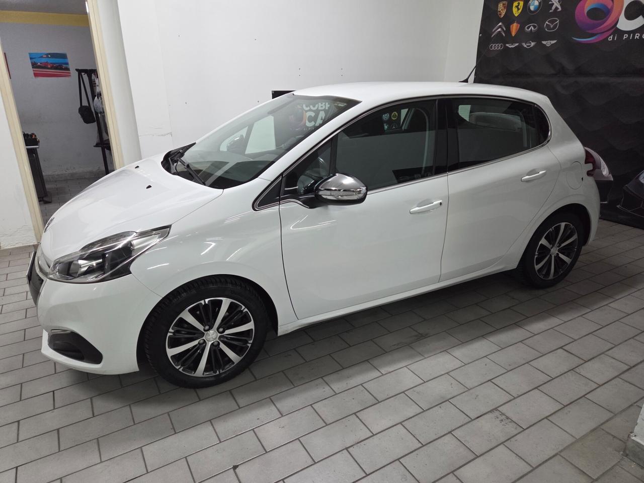 Peugeot 208 PureTech 82 5p. GPL Allure